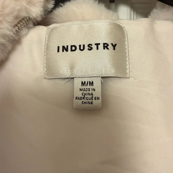 INDUSTRY Cream Faux Fur Women’s Hooded Jacket Size Medium - Picture 4 of 5